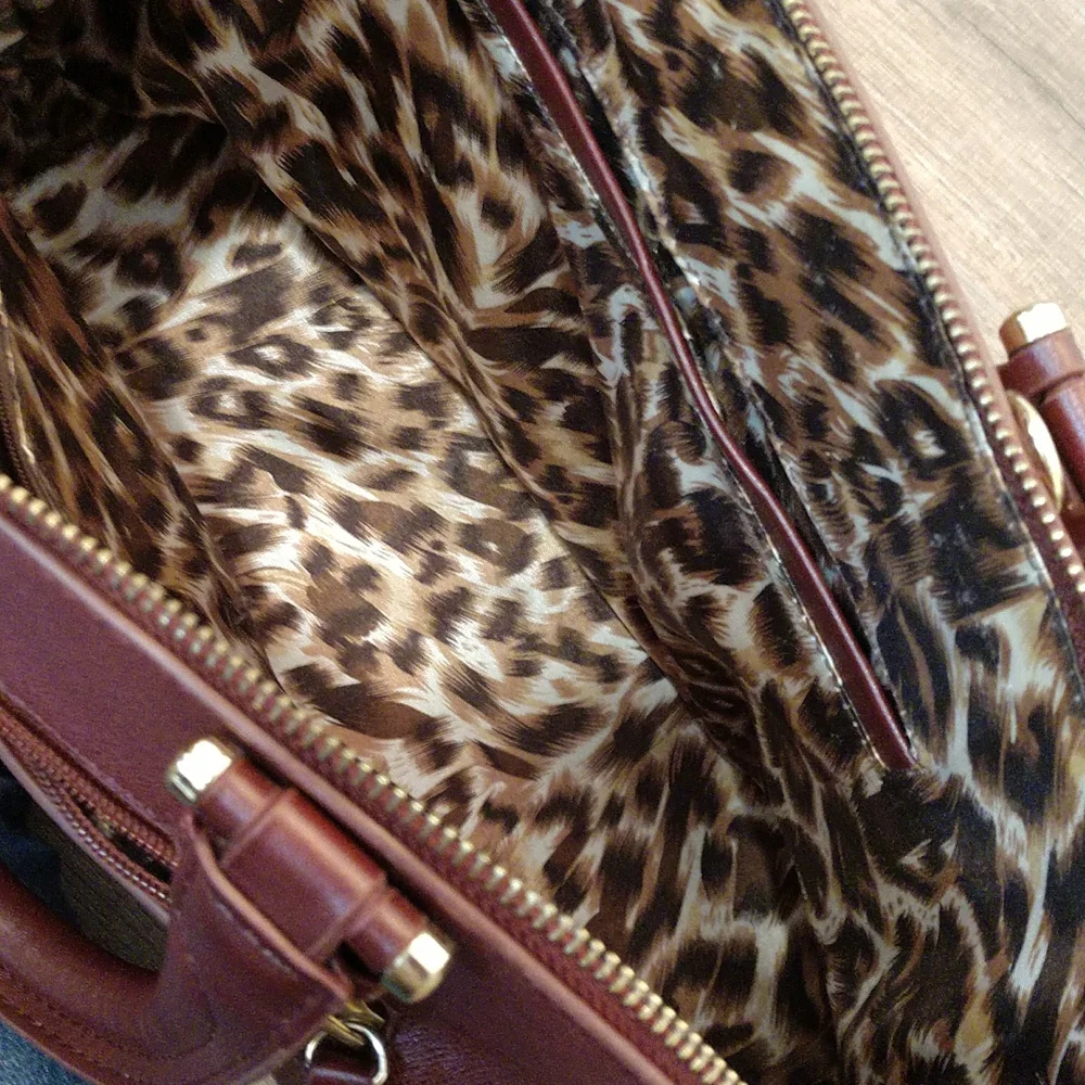 Women’s Red Handbag Leopard Interior Chain‎ Buckles Zipper Handbag Stands Tote